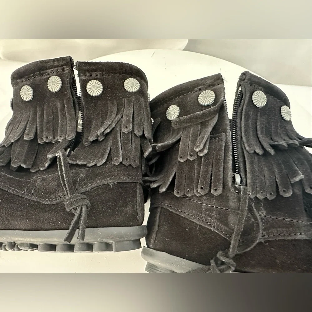 Minnetonka High Top Side Zip Boot (SH103)